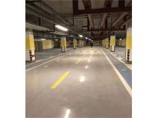 小区地下停车场