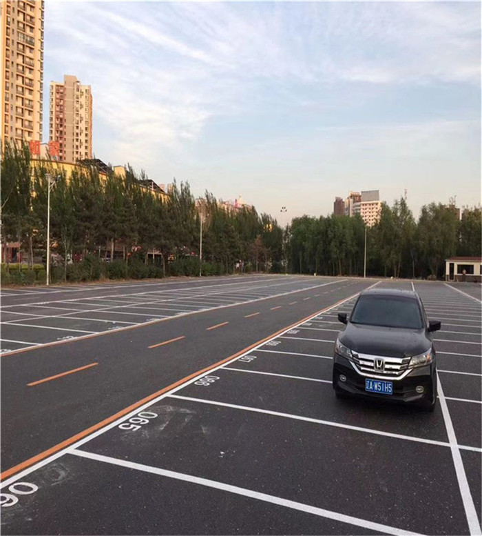 沈阳师范大学停车场